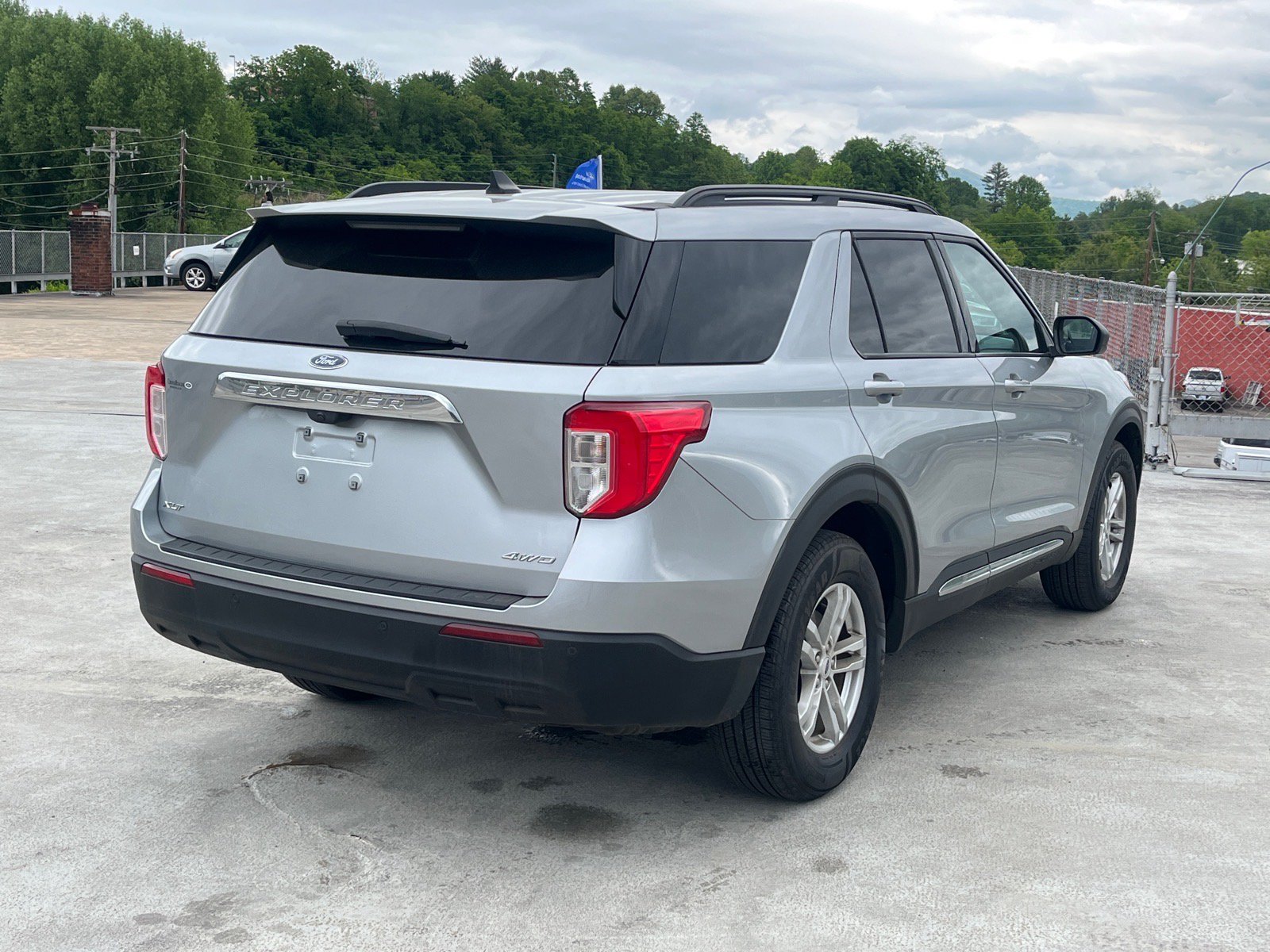 Certified 2023 Ford Explorer XLT AWD/4WD image 3