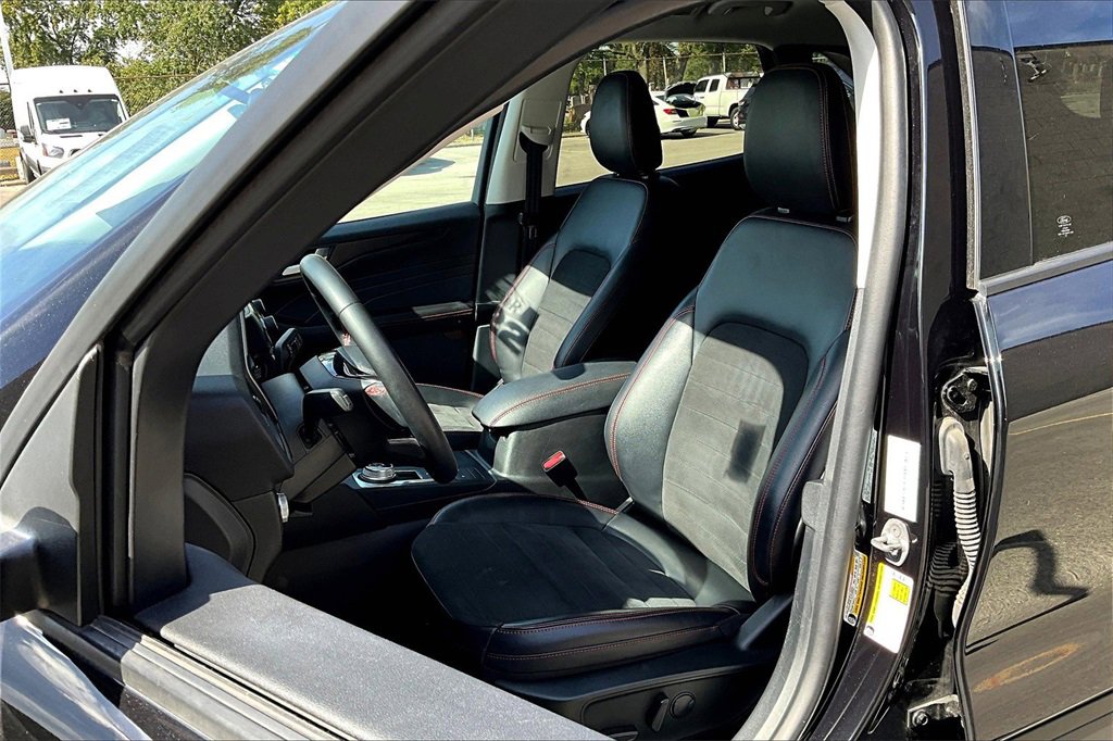 Certified 2022 Ford Escape SEL w/ SEL Stealth AWD Package image 24