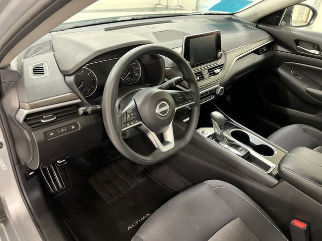 Used 2024 Nissan Altima 2.5 SV image 12