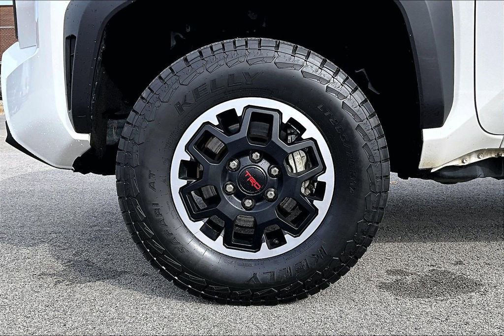 Used 2025 Toyota Tacoma TRD Off-Road AWD/4WD image 9