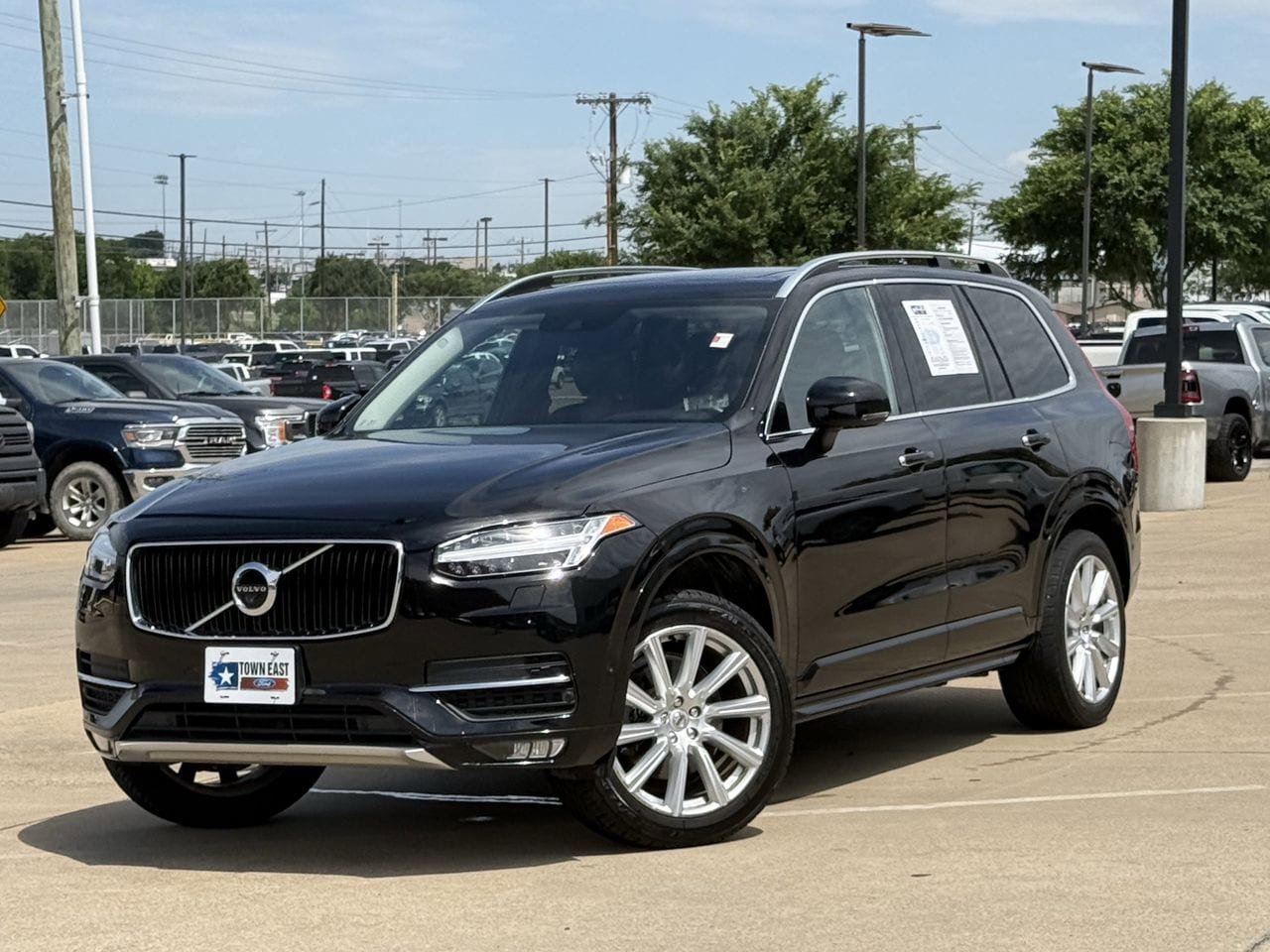 Used 2018 Volvo XC90 T6 Momentum w/ Convenience Package AWD/4WD image 2
