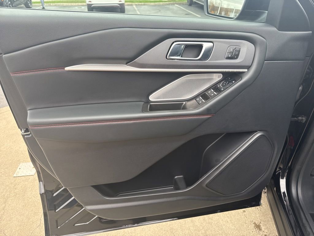 Certified 2025 Ford Explorer ST image 19