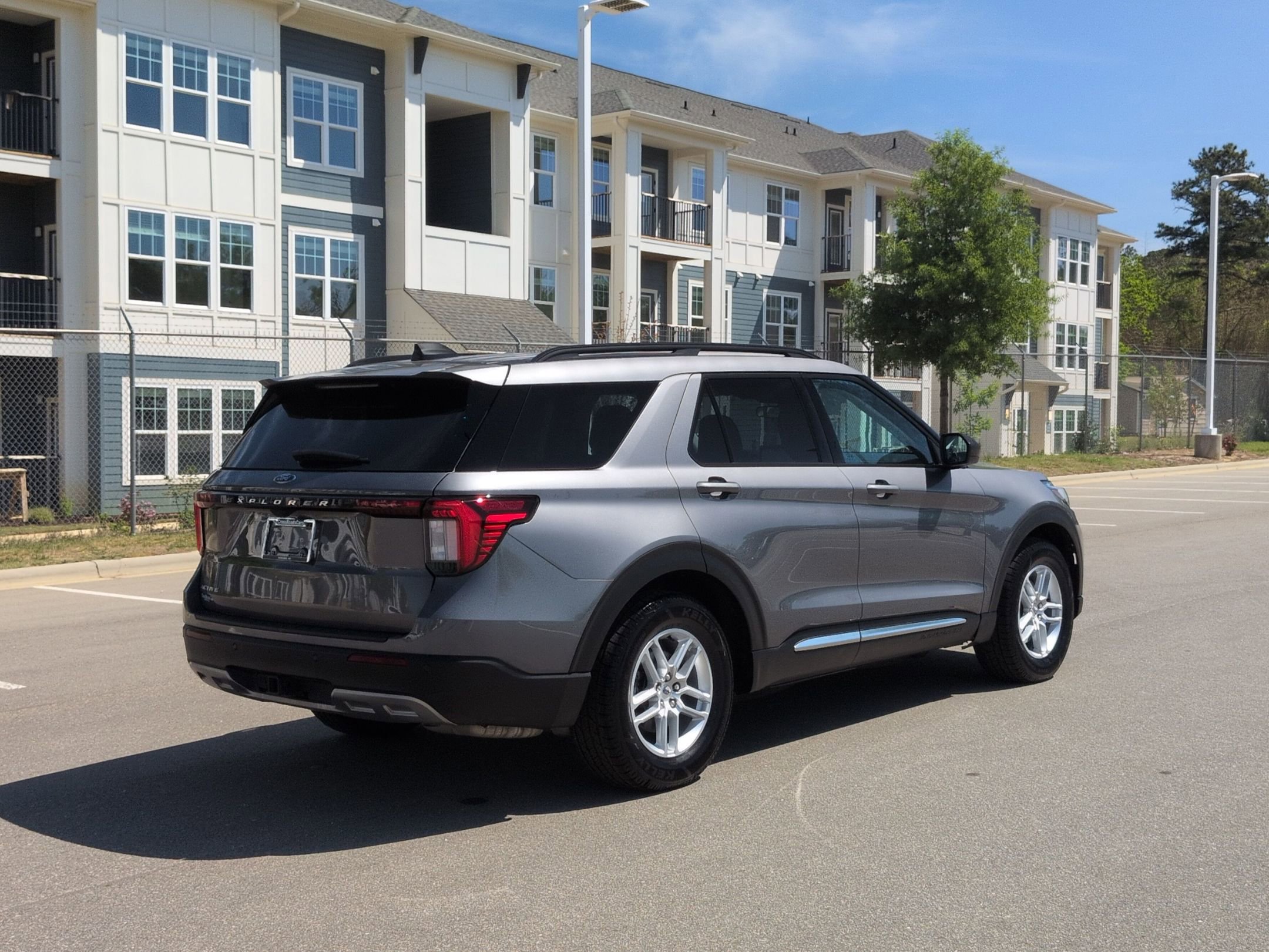 Certified 2025 Ford Explorer Active w/ Active Comfort Package RWD image 4
