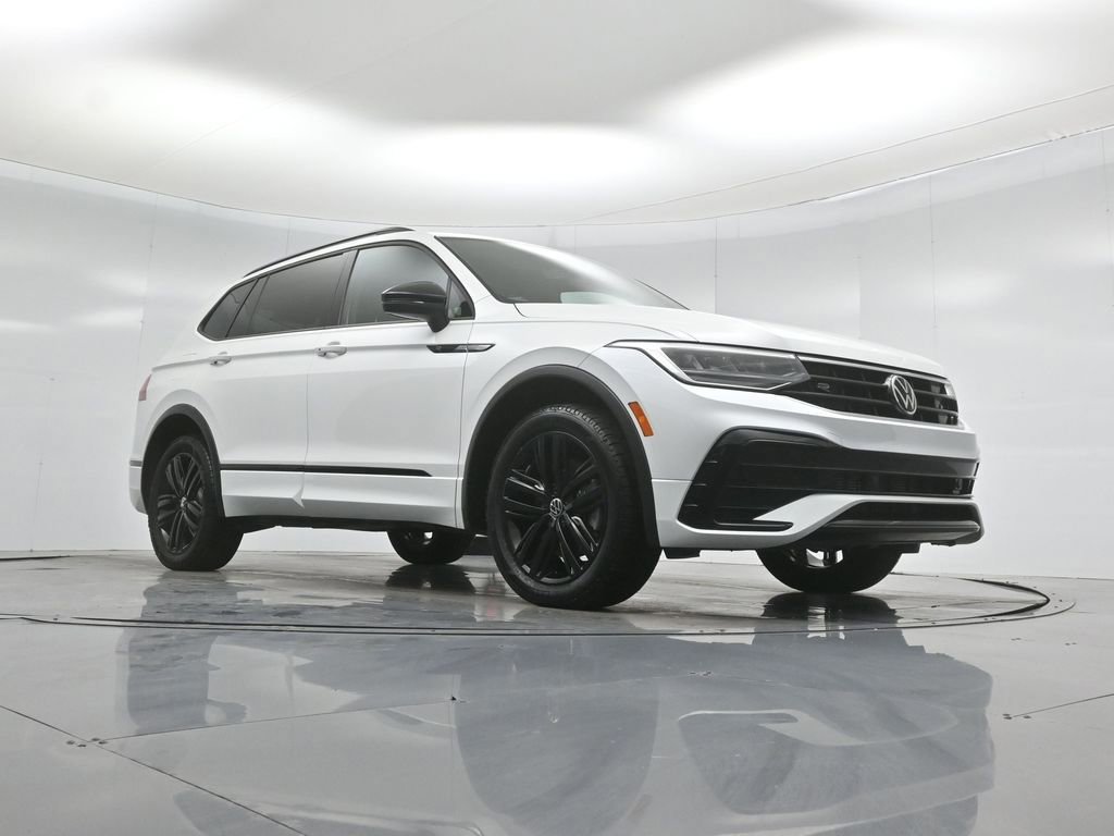 Used 2022 Volkswagen Tiguan SE R-Line image 5