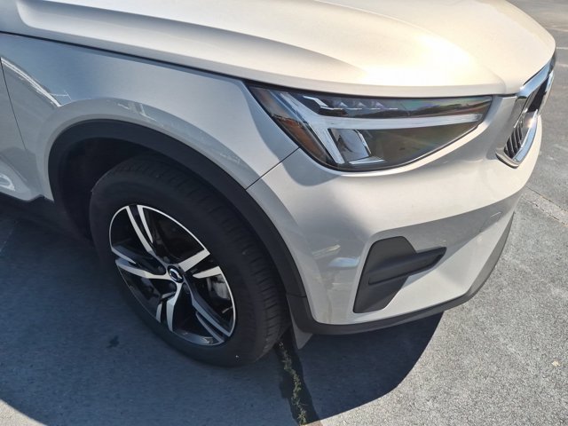 Used 2025 Volvo XC40 B5 Core AWD/4WD image 10