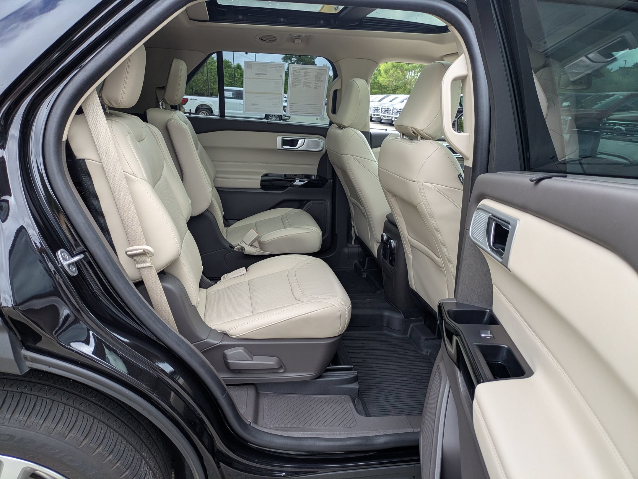 Certified 2022 Ford Explorer Platinum w/ Equipment Group 601A AWD/4WD image 37