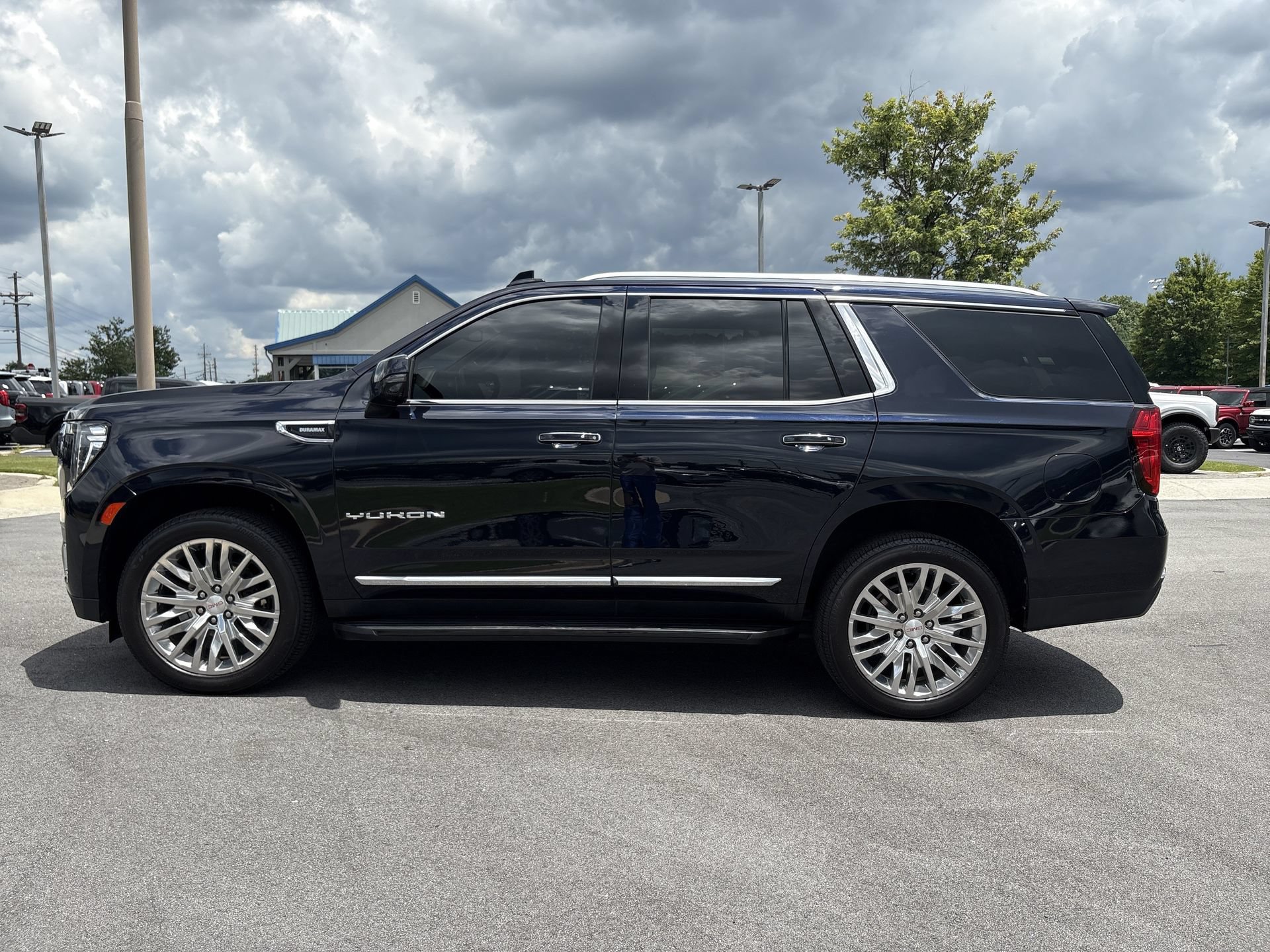 Used 2021 GMC Yukon SLT w/ SLT Luxury Package AWD/4WD image 19