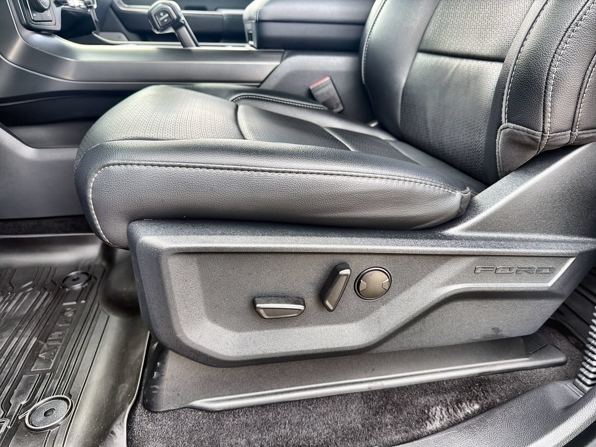 Certified 2025 Ford F150 Lariat AWD/4WD image 12