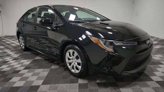 Used 2025 Toyota Corolla LE image 3