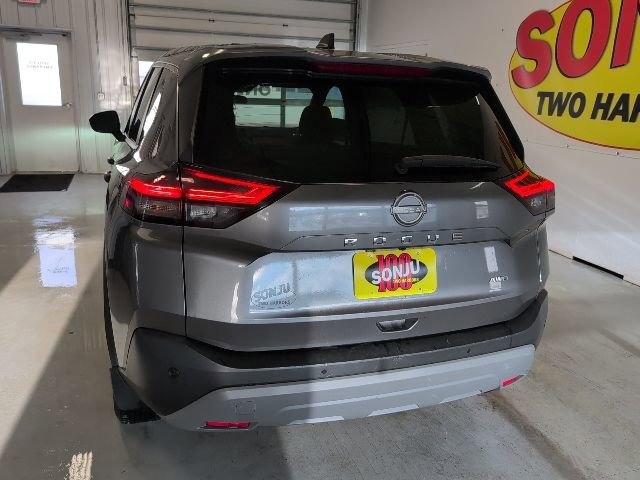 Used 2022 Nissan Rogue S image 5