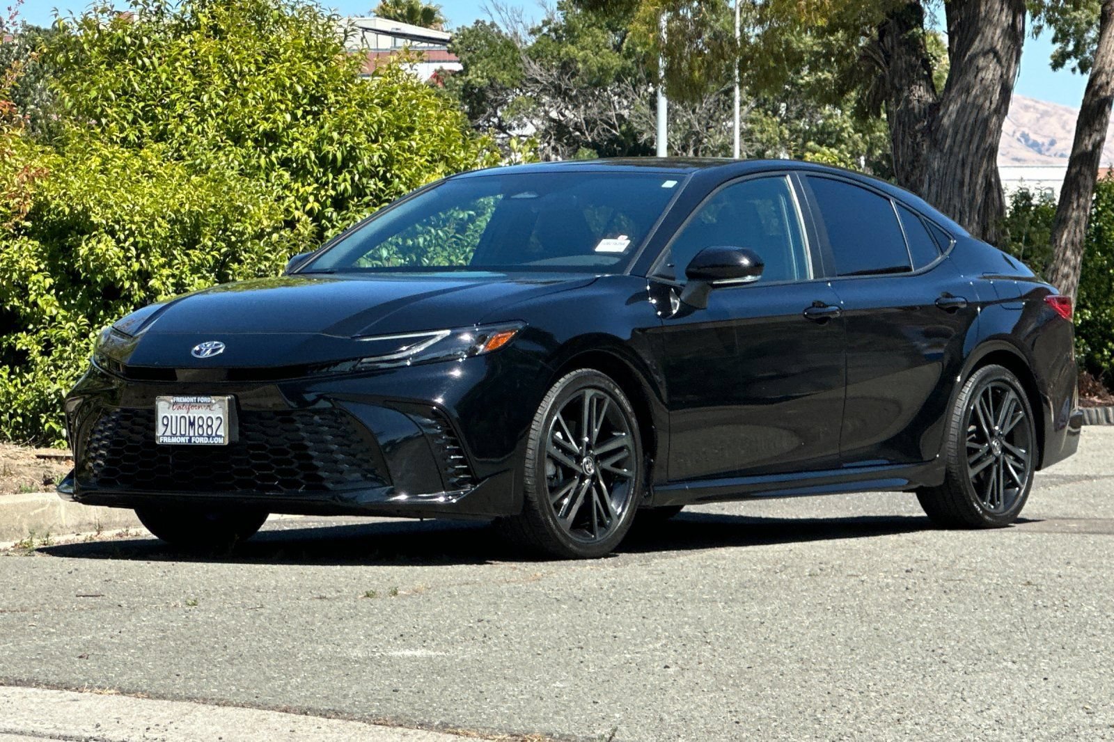 Used 2025 Toyota Camry XSE FWD image 8