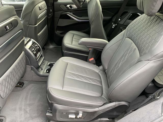Used 2023 BMW X7 M60i w/ Executive Package image 17