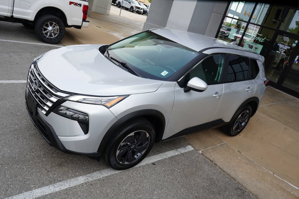 Used 2025 Nissan Rogue SV FWD image 11