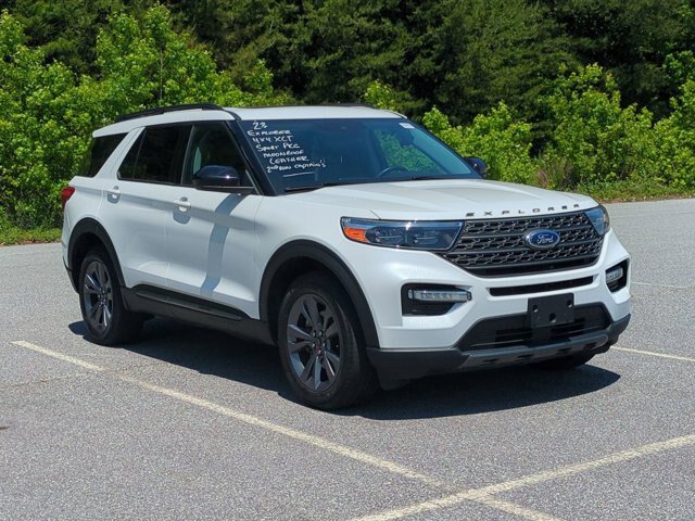 Certified 2023 Ford Explorer XLT w/ Equipment Group 202A AWD/4WD image 2
