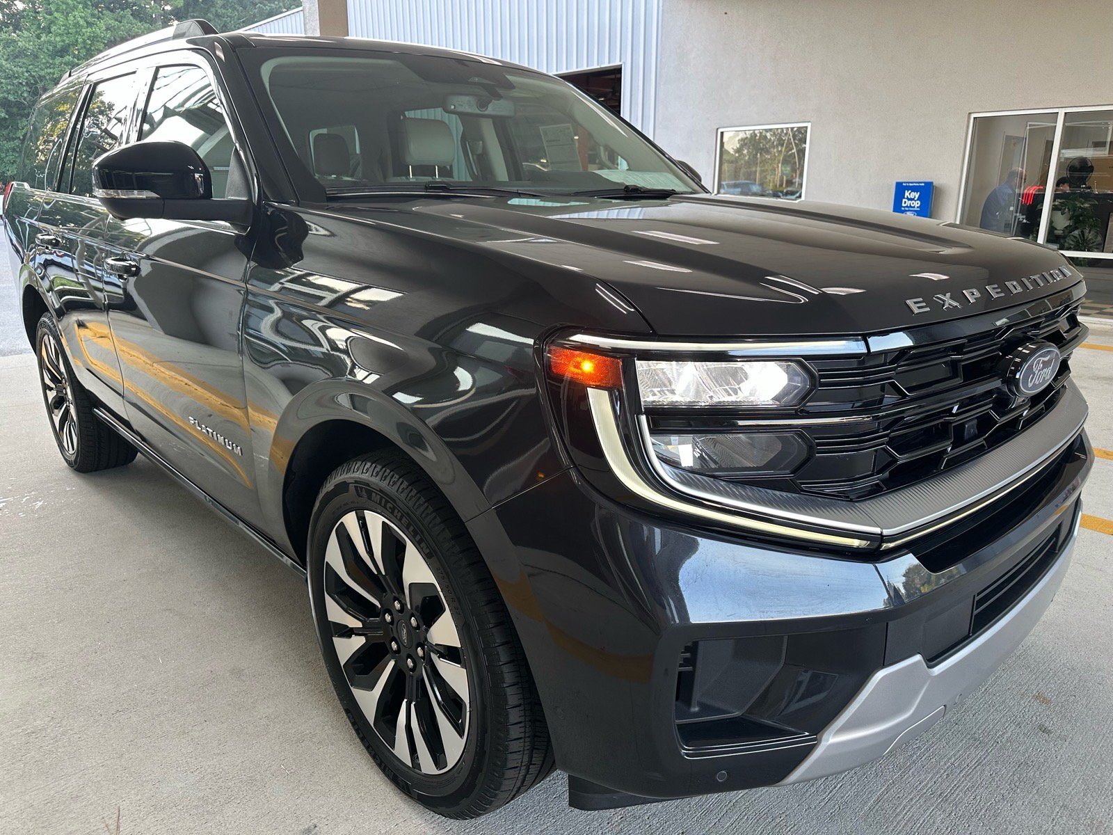 Certified 2025 Ford Expedition Platinum w/ Driver's Package AWD/4WD image 8