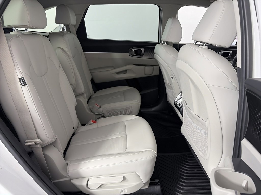 Used 2025 Kia Sorento EX image 29