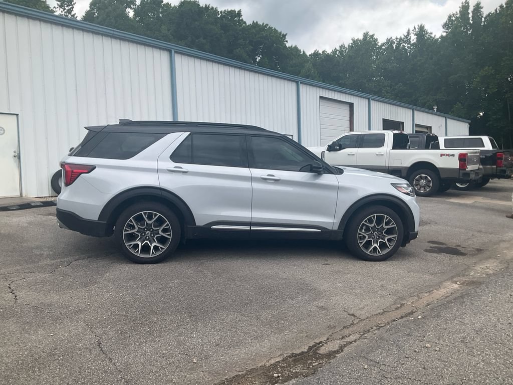 Certified 2025 Ford Explorer Platinum w/ Ultimate Package AWD/4WD image 4