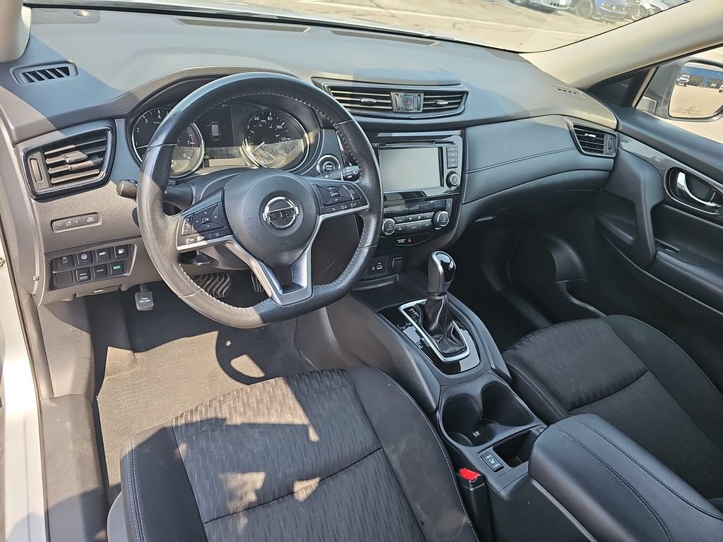 Used 2020 Nissan Rogue SV AWD/4WD image 16