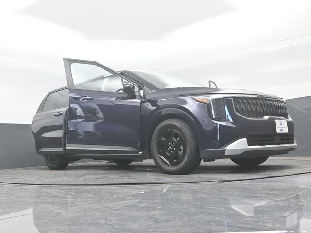 Used 2025 Kia Carnival FWD image 34
