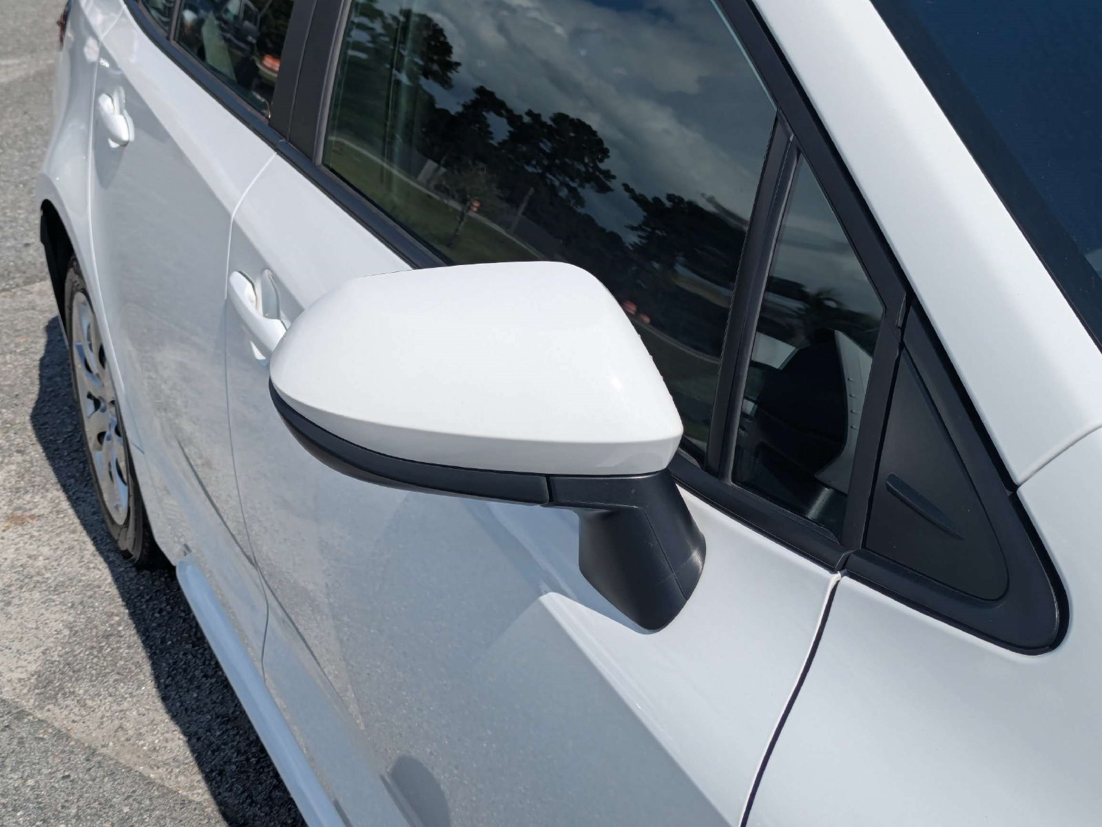 Used 2025 Toyota Corolla LE FWD image 11
