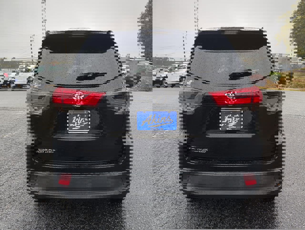 Used 2018 Toyota Highlander LE image 3