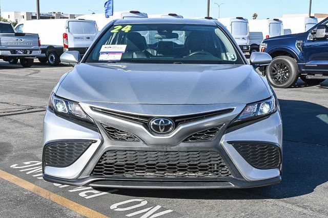 Used 2024 Toyota Camry SE FWD image 3
