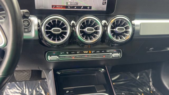 Used 2021 Mercedes-Benz GLB 250 4MATIC w/ Premium Package image 14