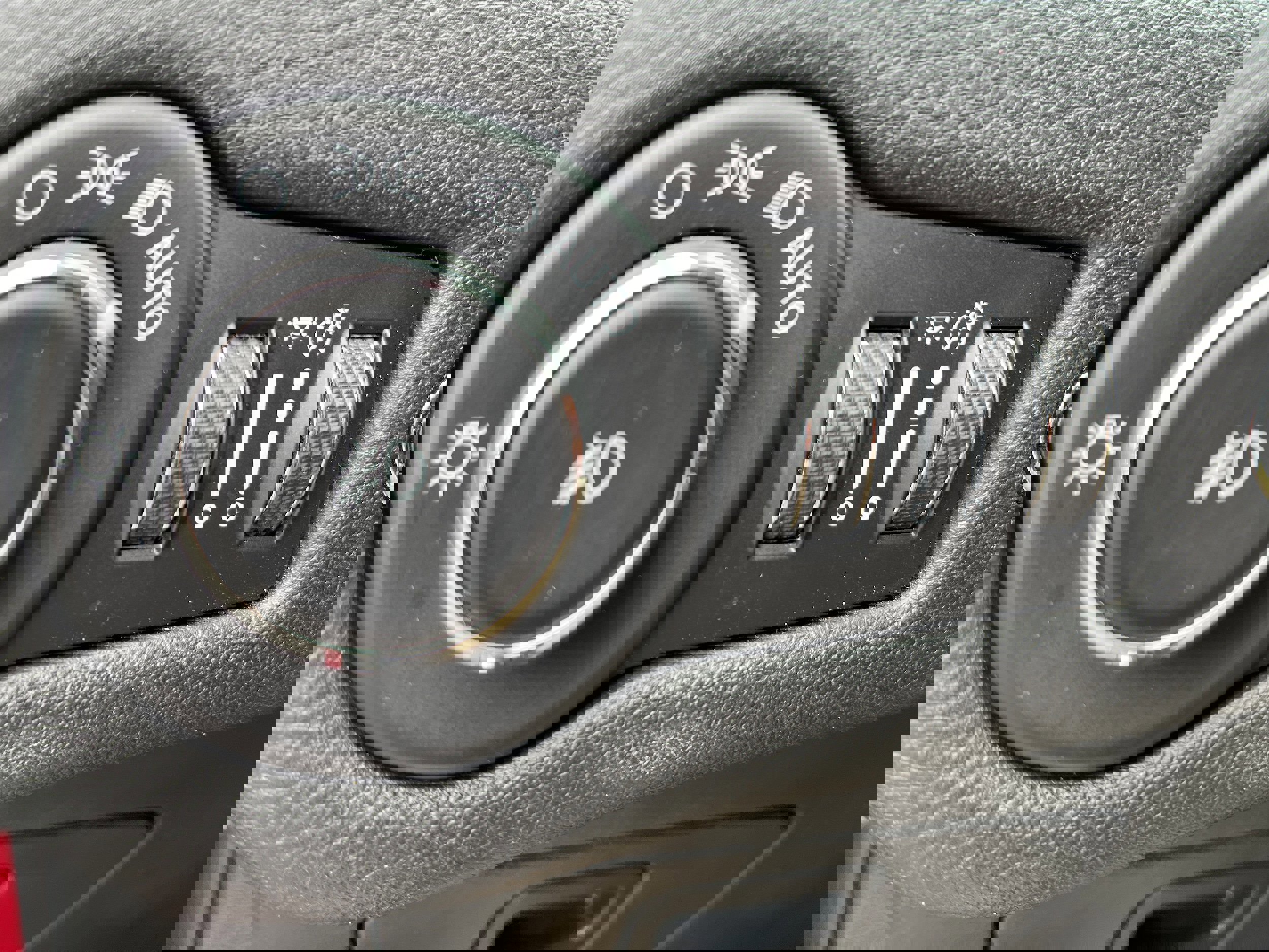 Used 2019 Jeep Cherokee Limited image 23