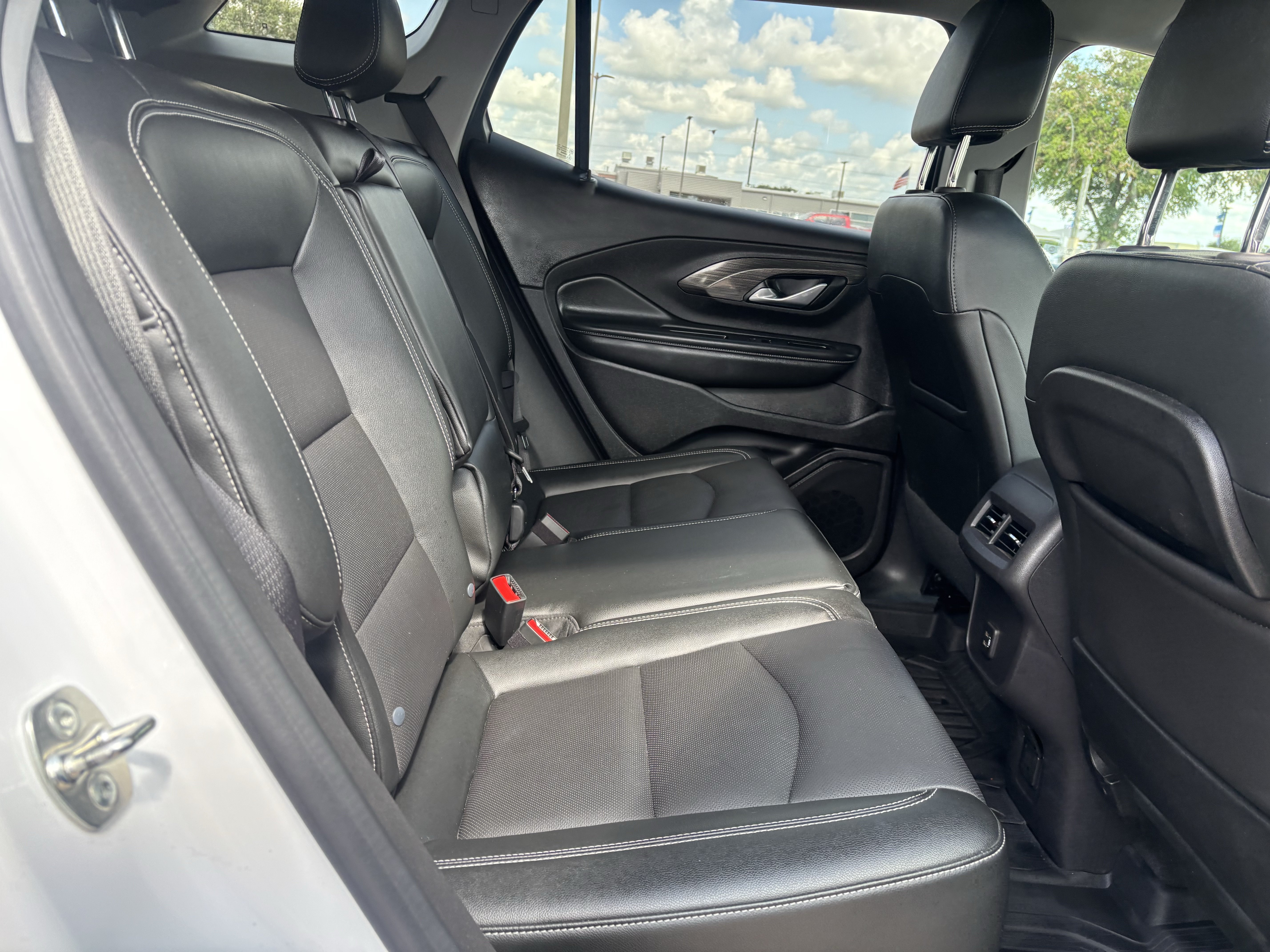 Used 2024 GMC Terrain SLT AWD/4WD image 21