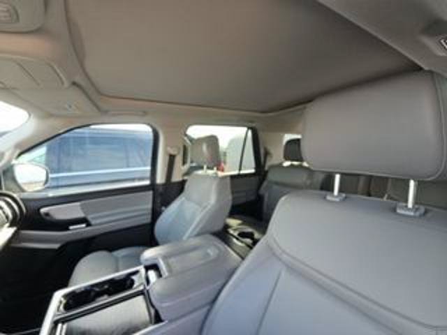 Certified 2025 Ford Expedition Active AWD/4WD image 4