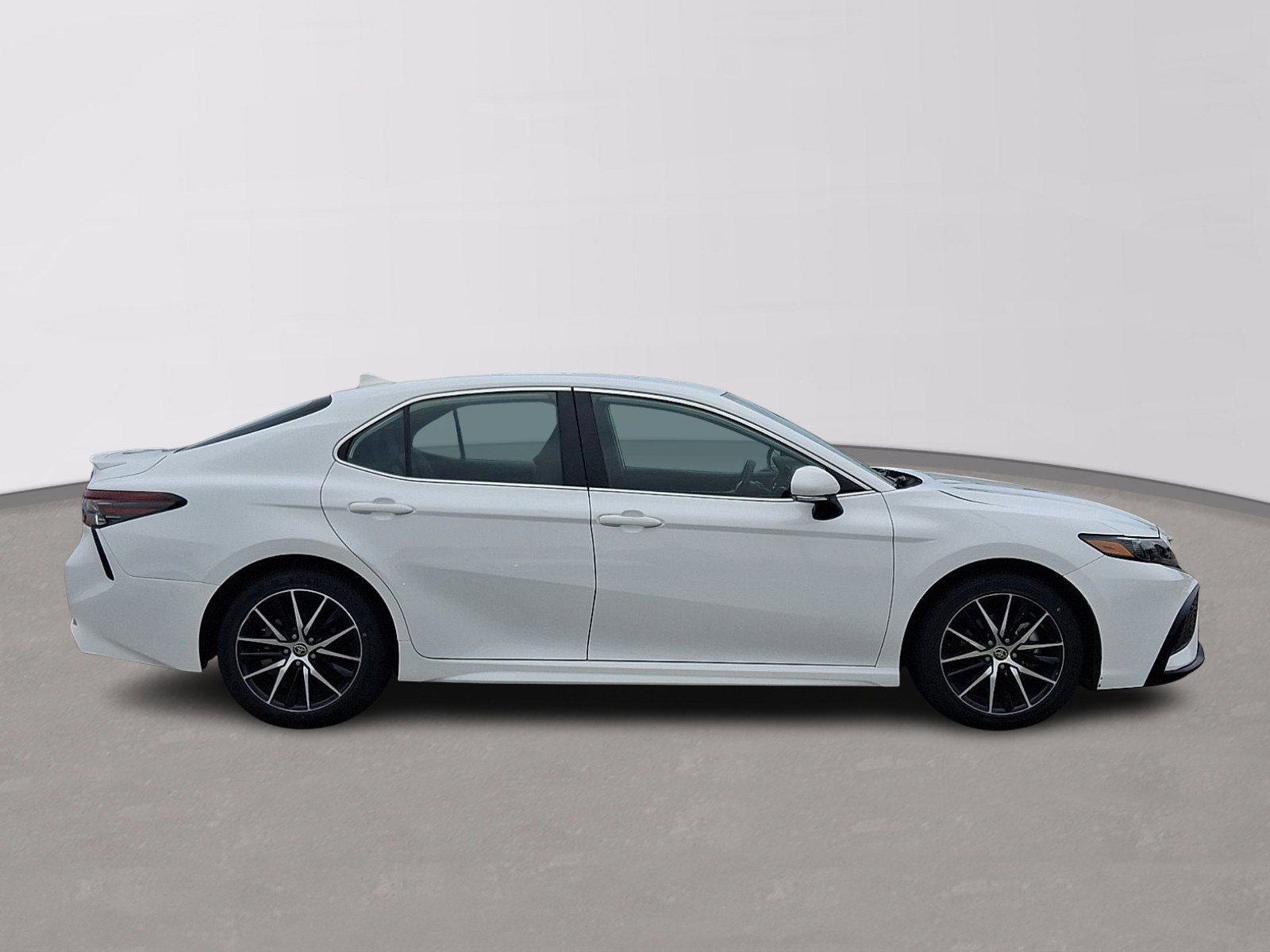 Used 2024 Toyota Camry SE image 7