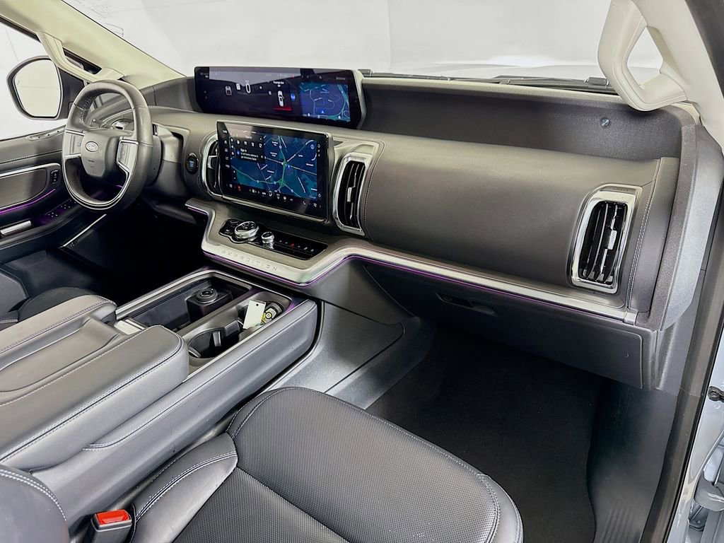 Certified 2025 Ford Expedition Max Platinum image 32