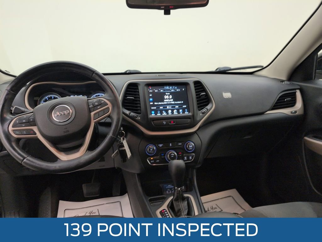 Used 2017 Jeep Cherokee Latitude w/ Safety/Convenience Group FWD image 7