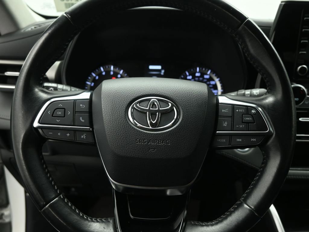 Used 2021 Toyota Highlander LE image 39