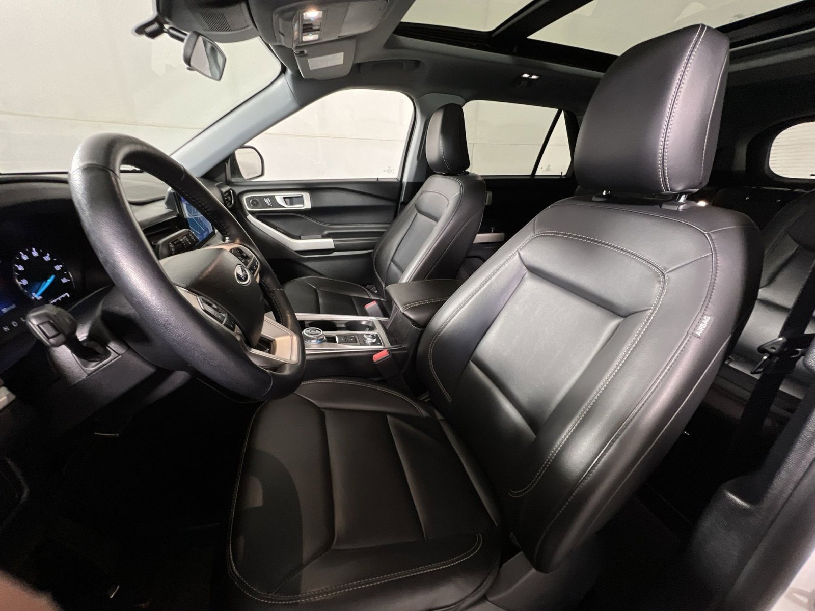 Certified 2022 Ford Explorer XLT w/ Equipment Group 202A image 13