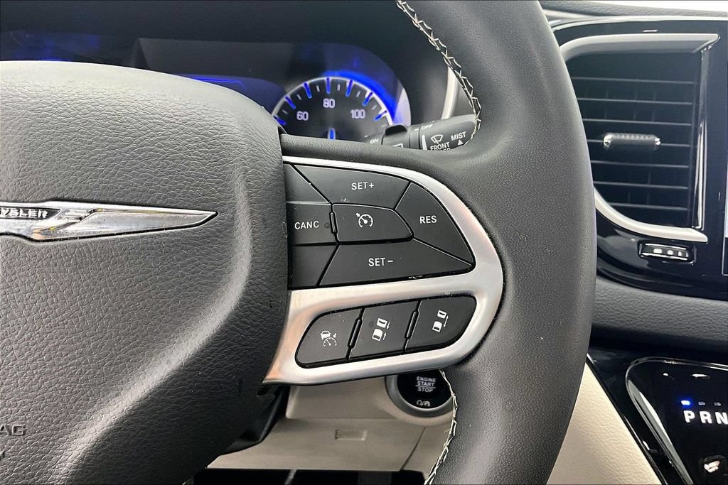 Used 2024 Chrysler Pacifica Touring-L FWD image 19