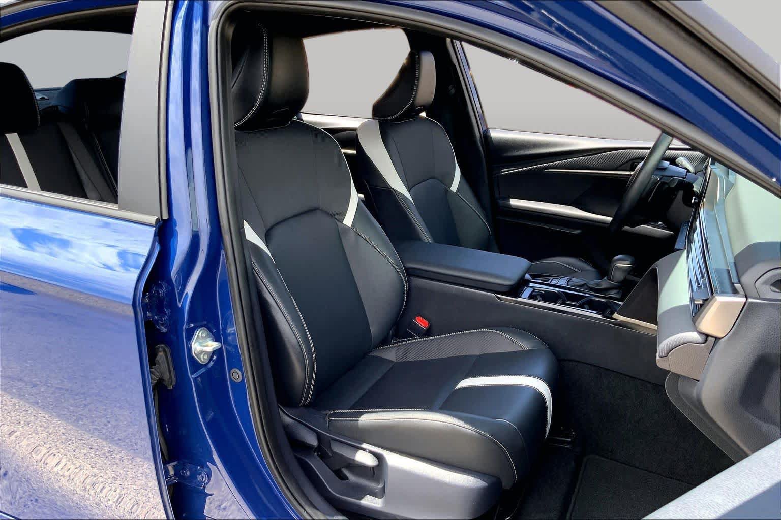 Used 2025 Toyota Camry SE w/ Convenience Package FWD image 9