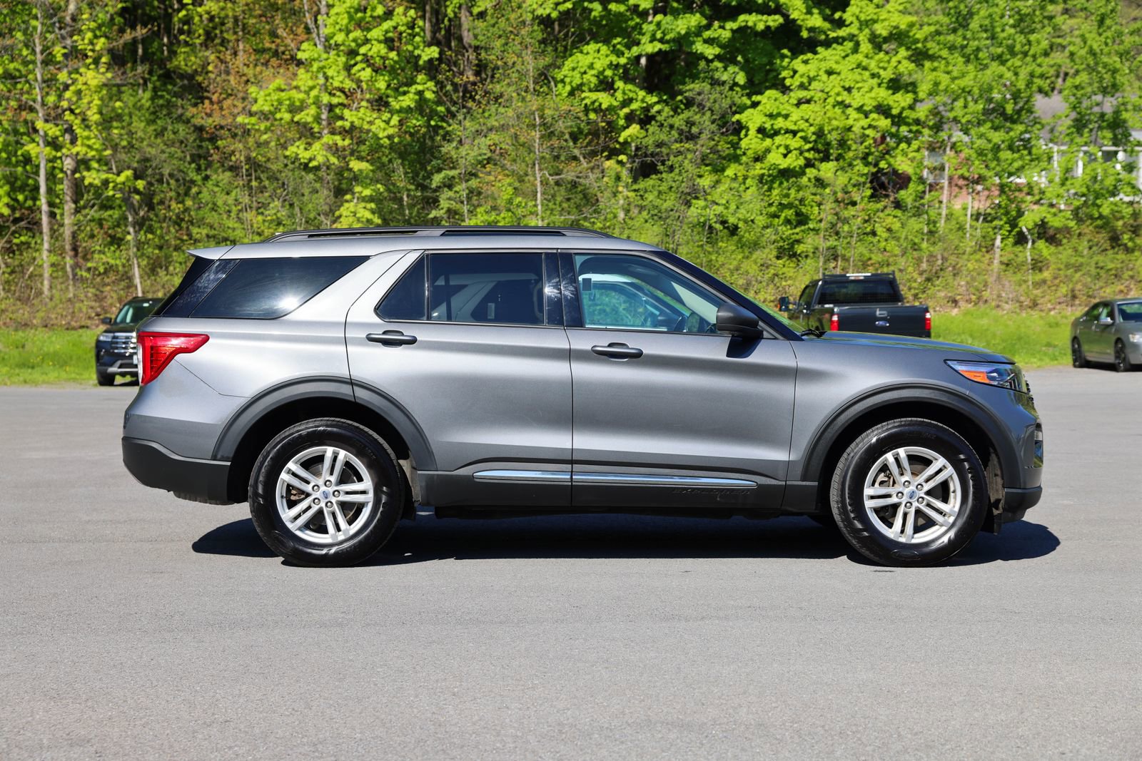 Certified 2023 Ford Explorer XLT w/ Equipment Group 202A AWD/4WD image 7