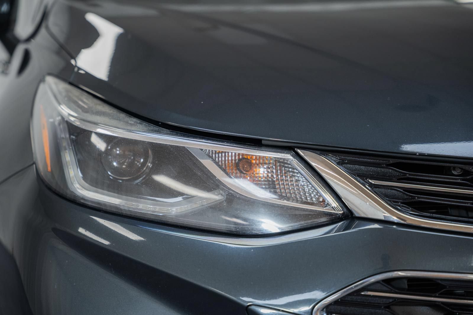 Used 2018 Chevrolet Cruze Premier FWD image 11