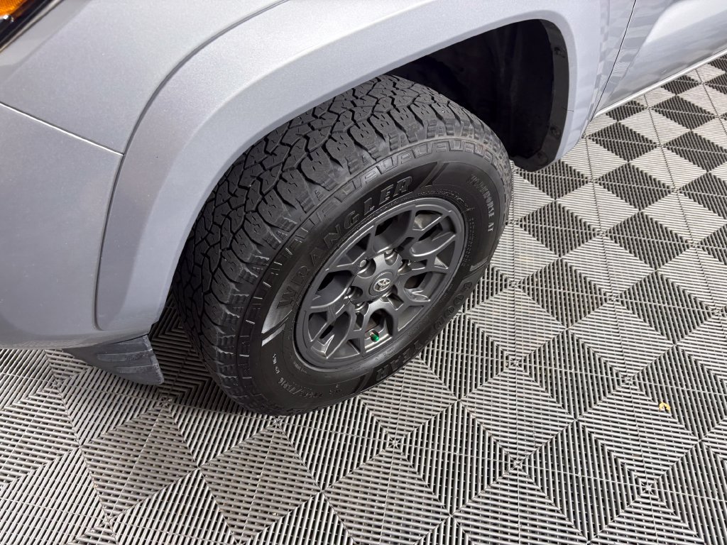 Used 2018 Toyota Tacoma SR5 RWD image 9