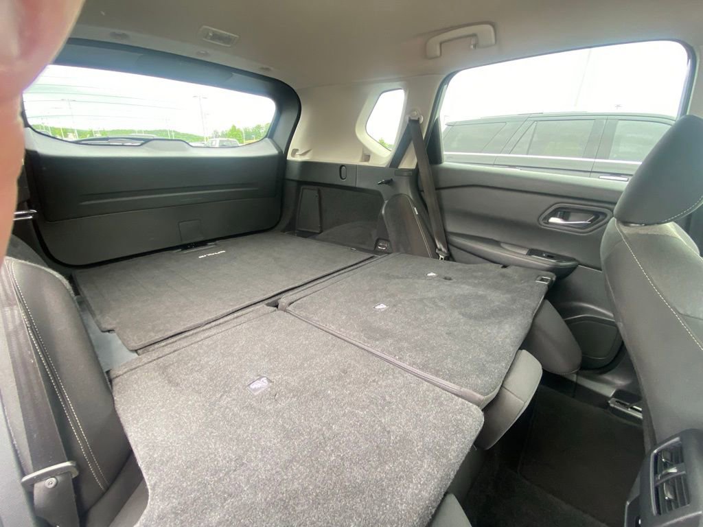 Used 2025 Nissan Rogue SV FWD image 27