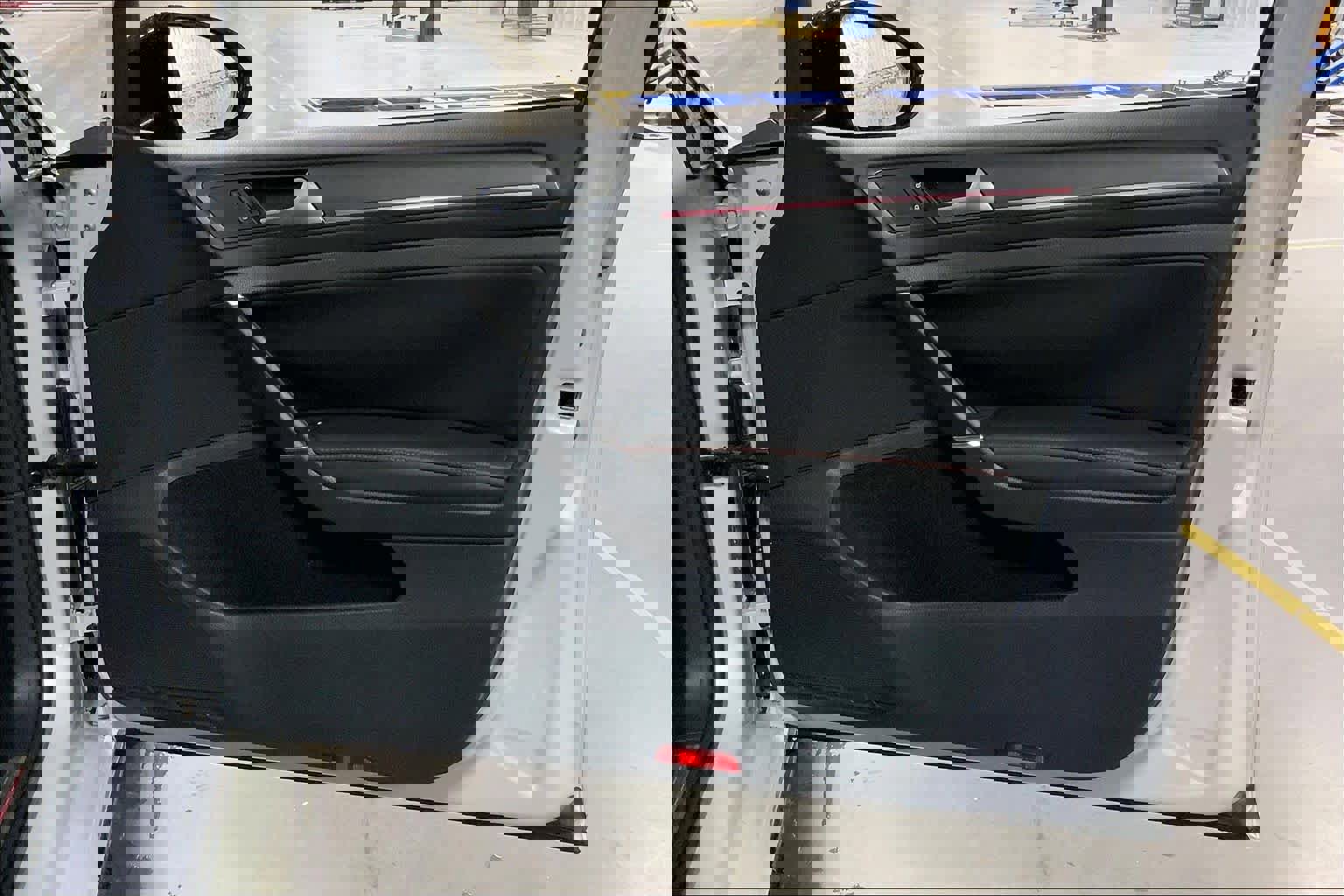 Used 2021 Volkswagen GTI SE image 22