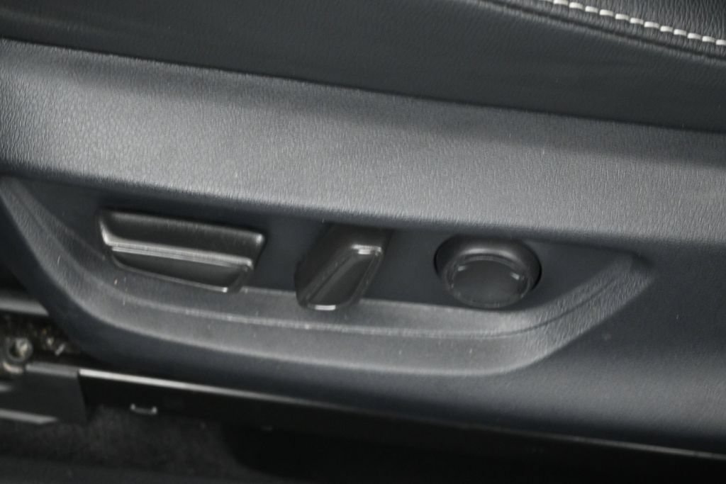 Used 2025 Toyota Camry SE FWD image 9
