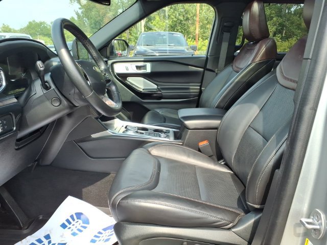 Certified 2022 Ford Explorer Platinum w/ Equipment Group 601A AWD/4WD image 14