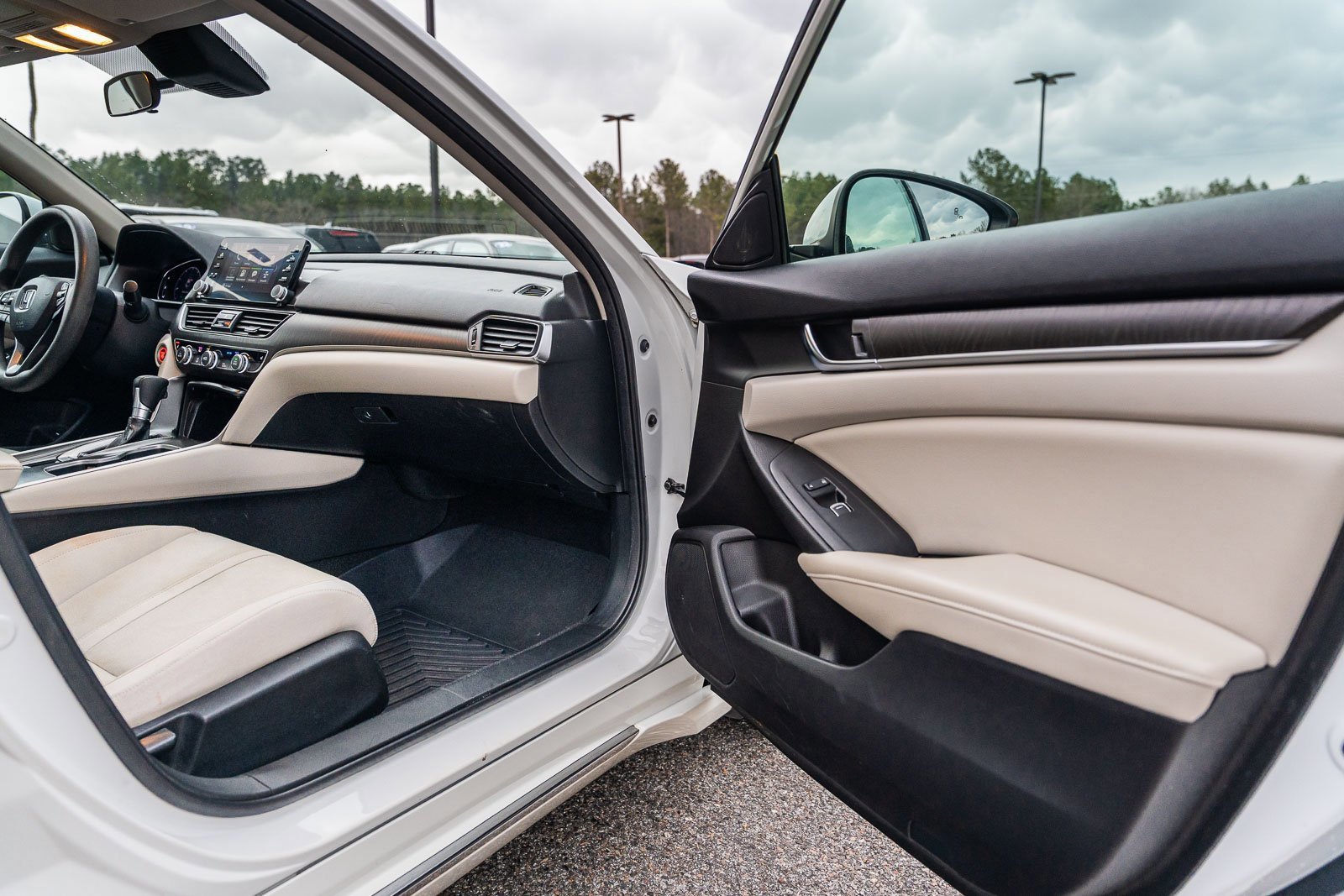 Used 2018 Honda Accord EX image 12