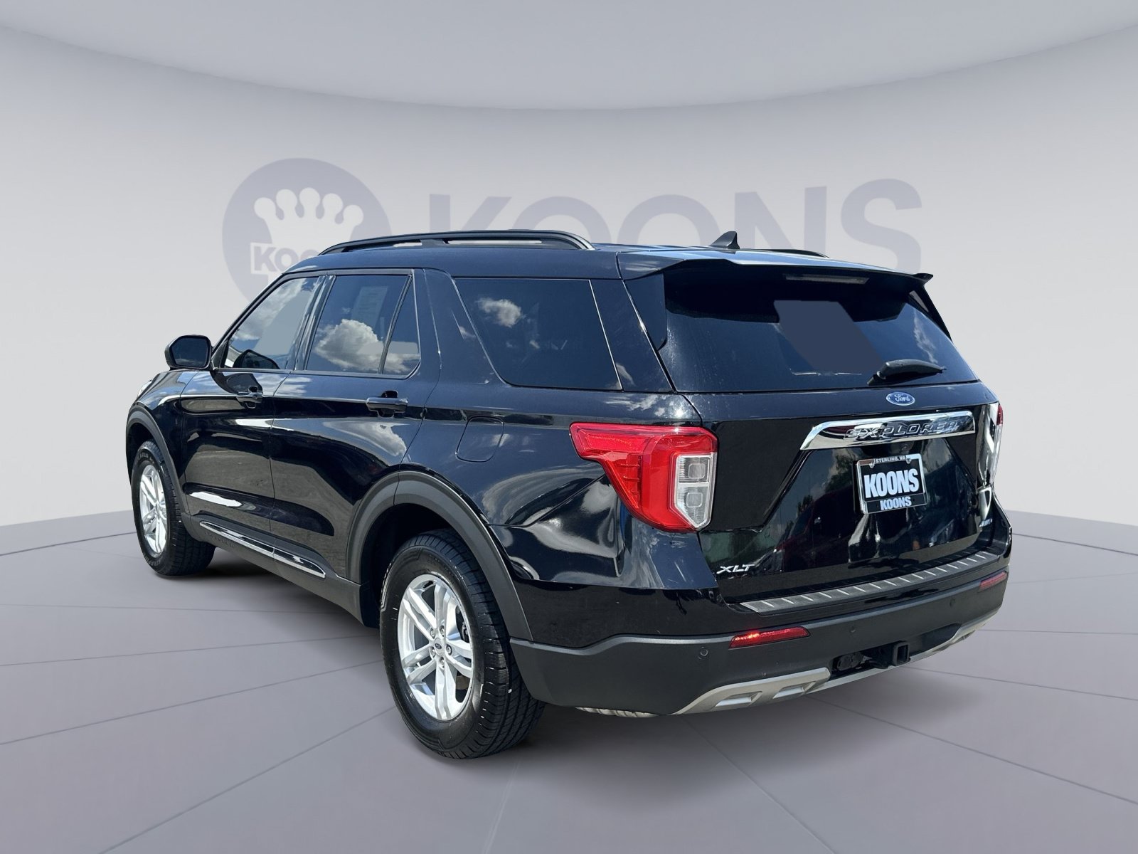 Certified 2022 Ford Explorer XLT w/ Equipment Group 202A AWD/4WD image 8