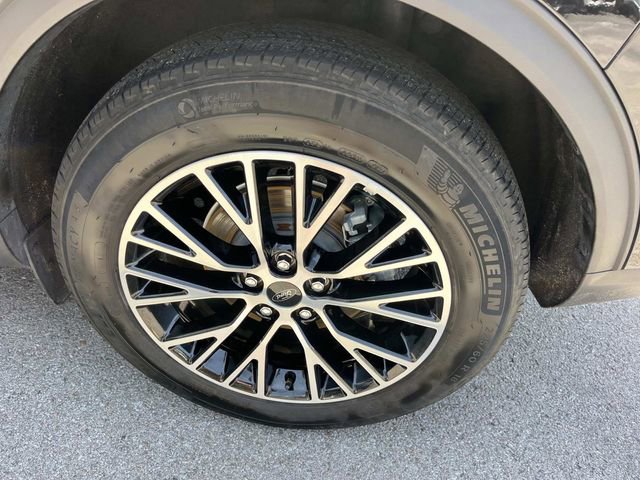 Certified 2025 Ford Escape SE FWD image 15