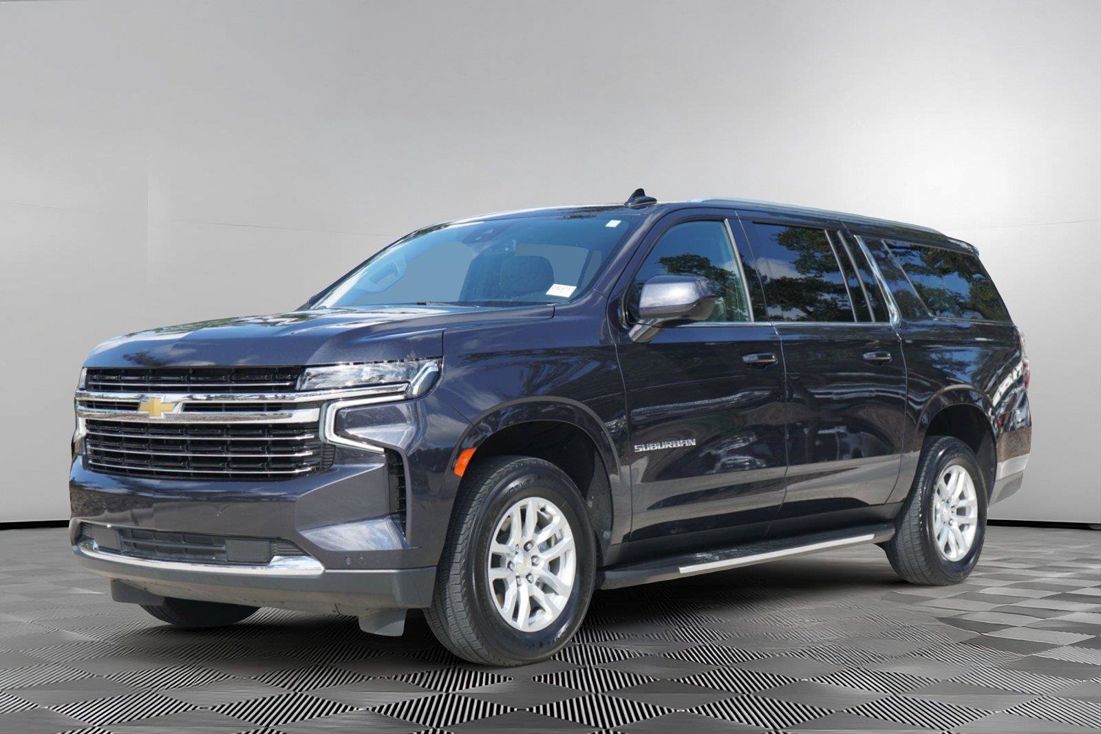 Used 2024 Chevrolet Suburban LT RWD image 8