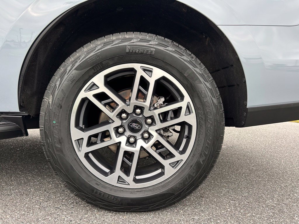 Certified 2025 Ford Expedition Active AWD/4WD image 11