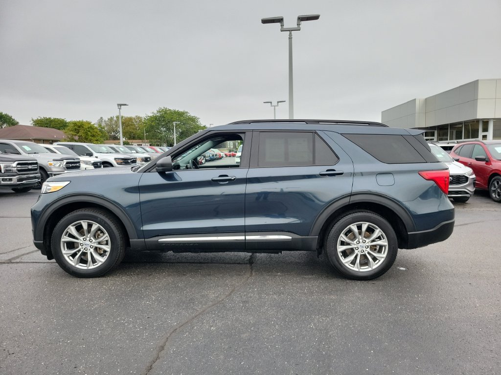 Certified 2022 Ford Explorer XLT w/ Equipment Group 202A AWD/4WD image 7